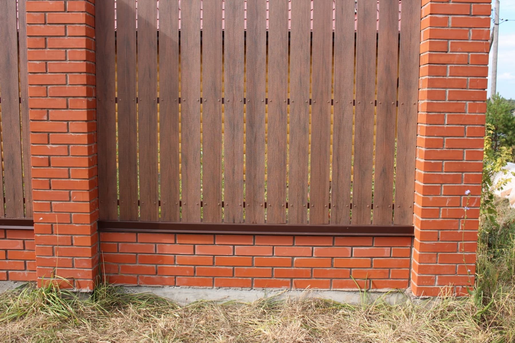 Забор из 3D-панелей ДПК